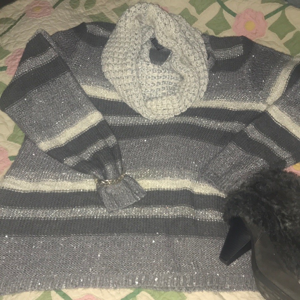 Sparkly grey/ silver V-neck sweater by LB